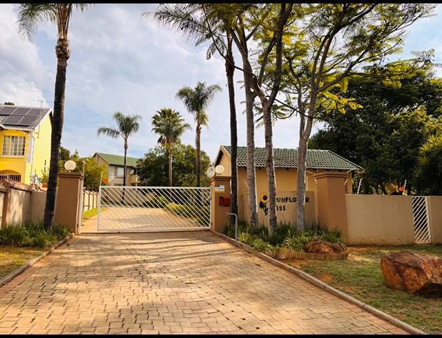 1 BEDROOM TOWNHOUSE FOR SALE IN MORELETA PARK